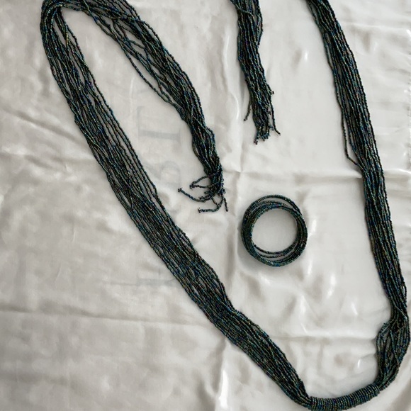 Handmade beaded necklace and bracelet - Picture 3 of 4